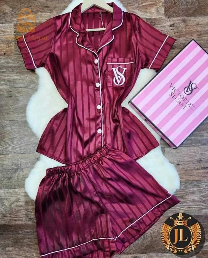 بيجامة فيكتوريا من نوع ساتان متوفرة على اربعة الوان الموجودة في الصورة 
المقاسات M . L . X L .XXL