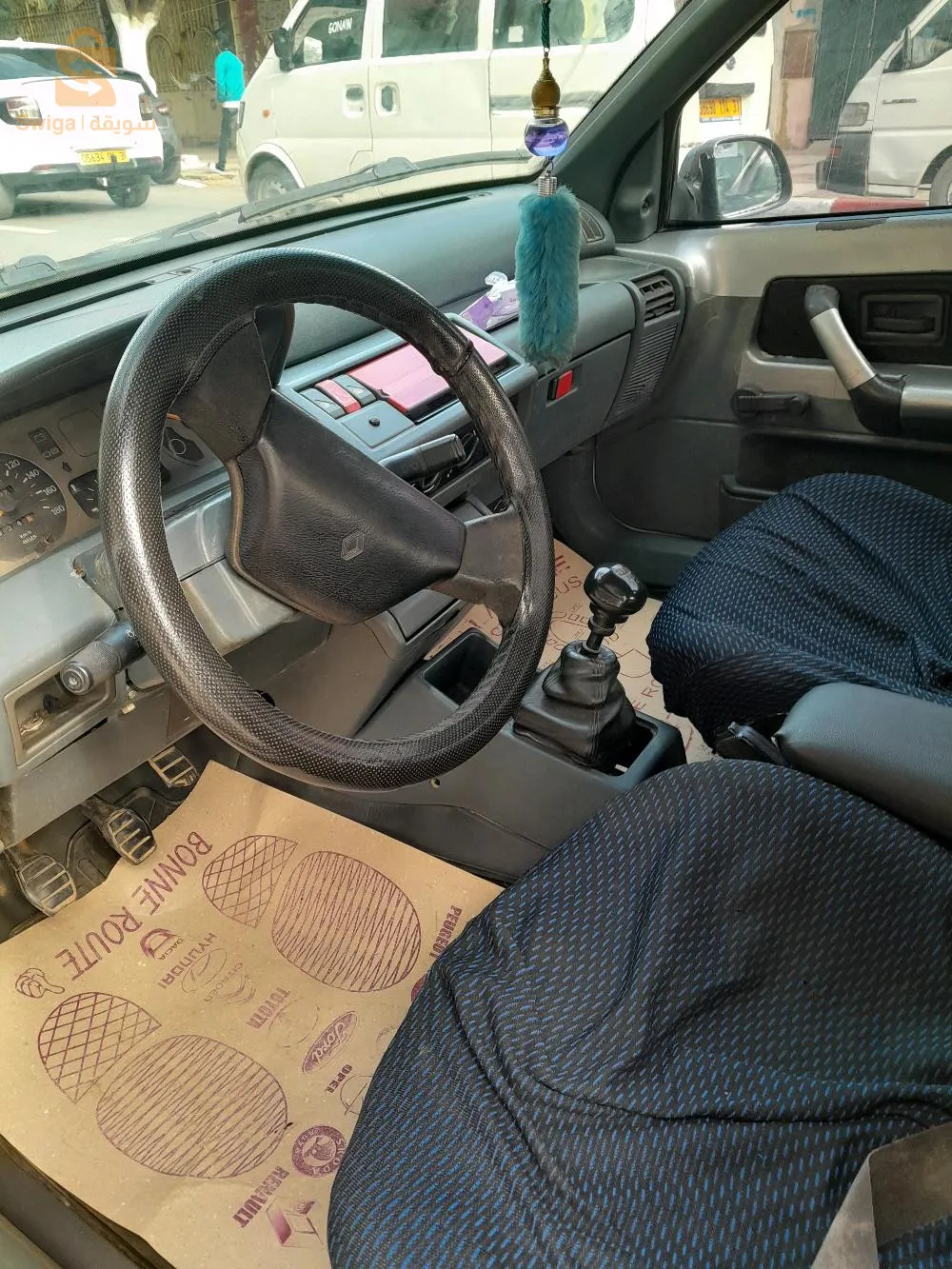سيارة نضيفة 4 بورت إيسونس 1.4إينارجي متار ماشاء الله...سيسبونسيو 10\10...مافيهاش بنتوره ...ليرتوش حاجه خفيفه....سيارة نضيفة راهي في وهران...نبيع ولا نبدل بحاجه على قدها....عطاونى 75 حلال والبيع قريب