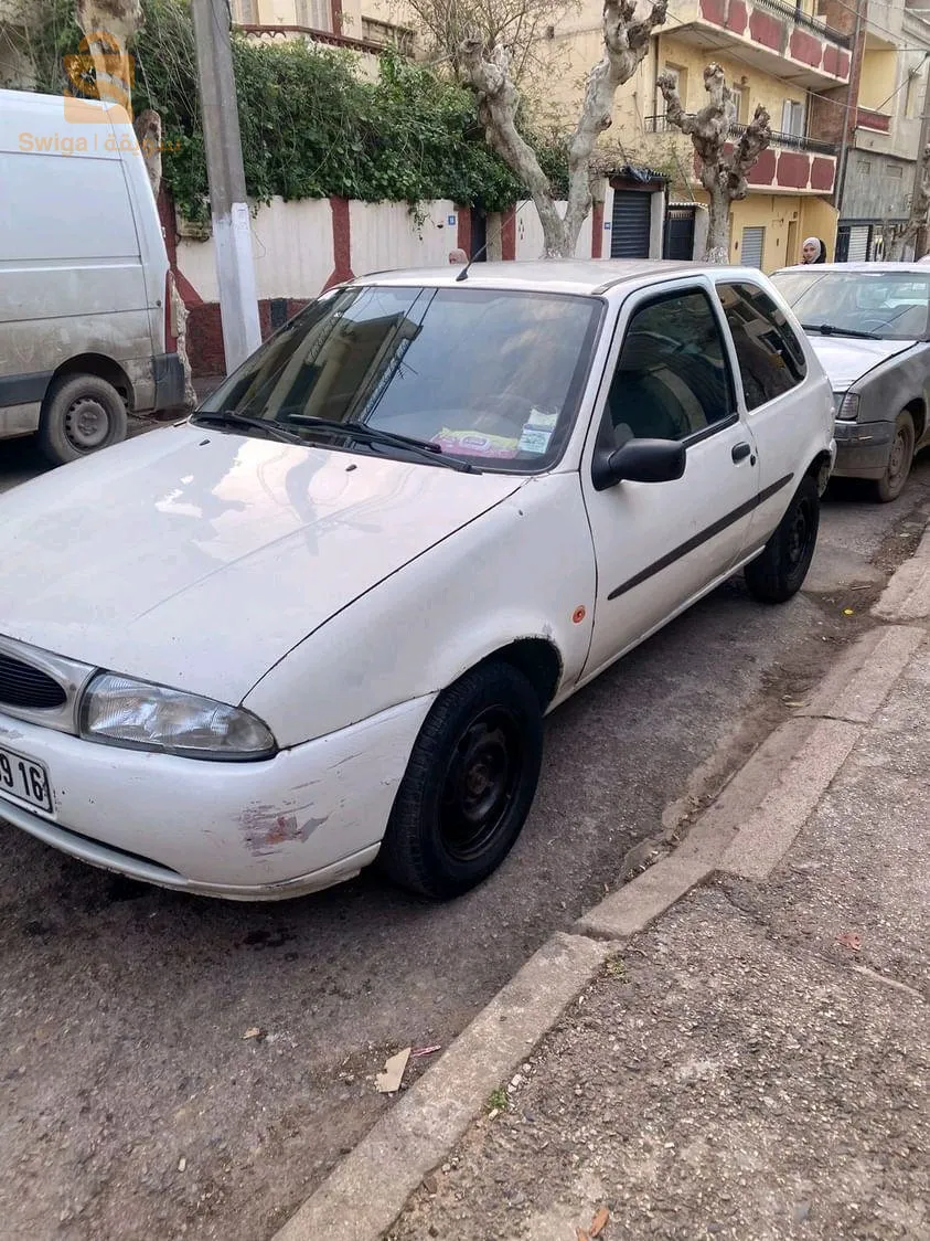 fourd fiesta Ani 1999 koulach m3awad jdid lmachya allah ybarak makach proublam matskhoun matna9as zit