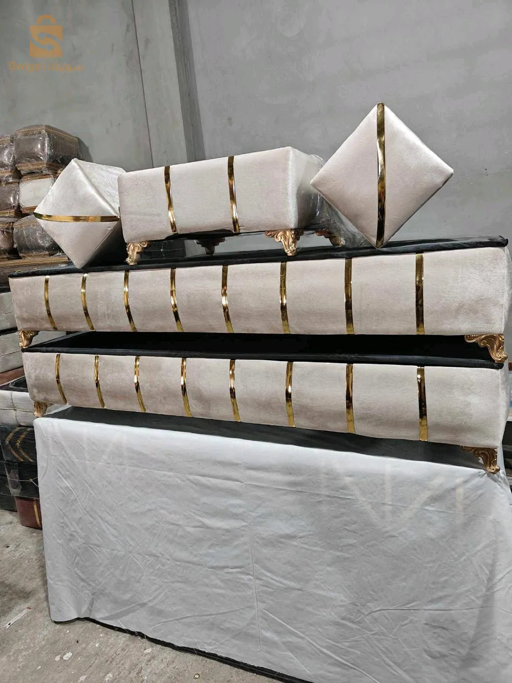أثاث متنوع