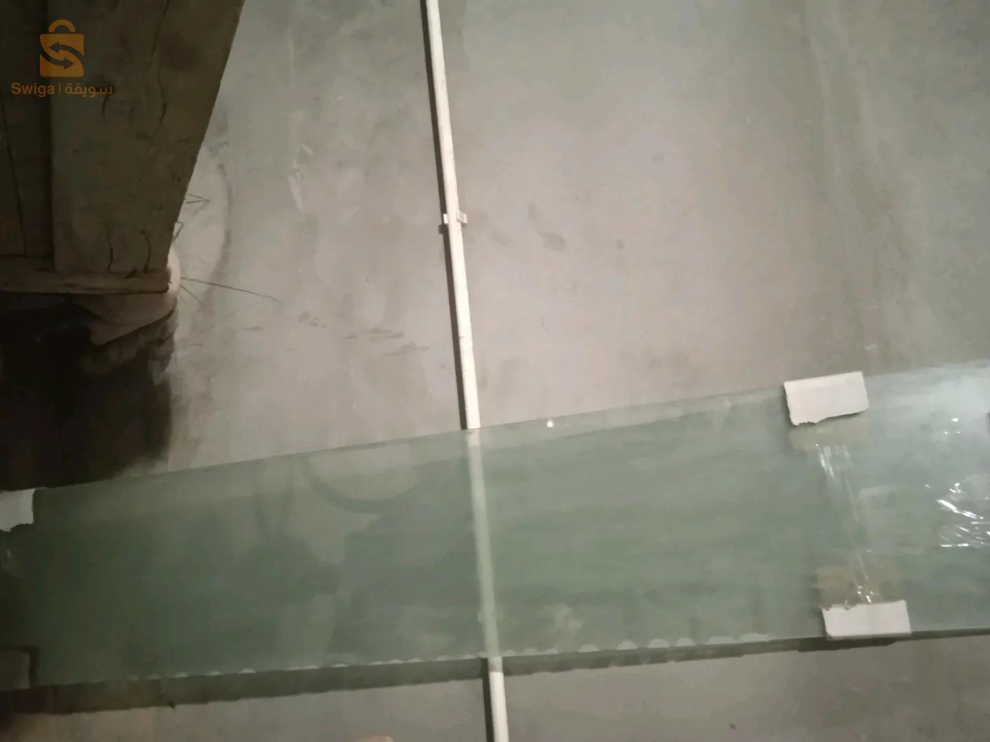 5 رفوف زجاجية للمكتبات للبيع الطول 1.60 والعرض 30 لمن يهمه الأمر