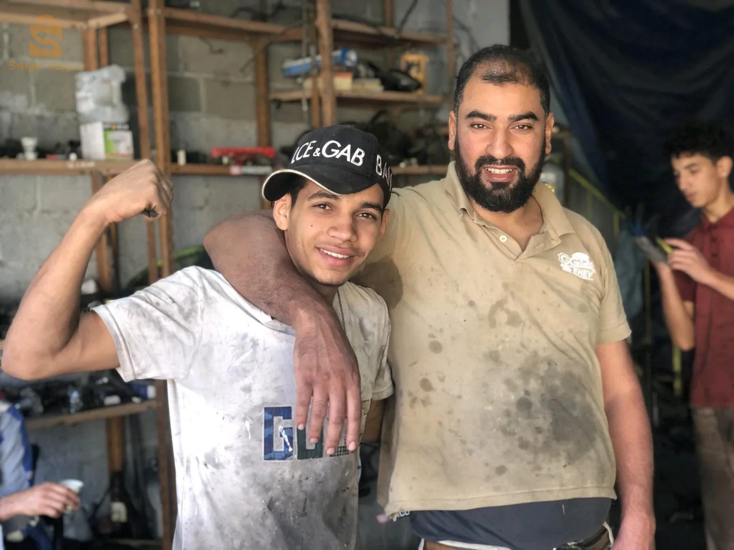 نخدم اجورني ولا ندخل شريك عندي شويا متريال