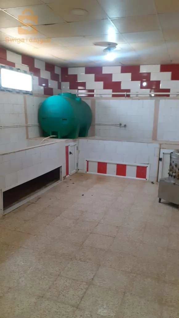 مستثمرة فلاحيةتحتوي على بئرين 
3لنقار تع جاج
5هكتار بعوبيداوتفاح
3لنقار تاع بقر
سكن بطابقين ومسبح
ريطرو شارجور
هيليكس 
3جرارات
باطوار