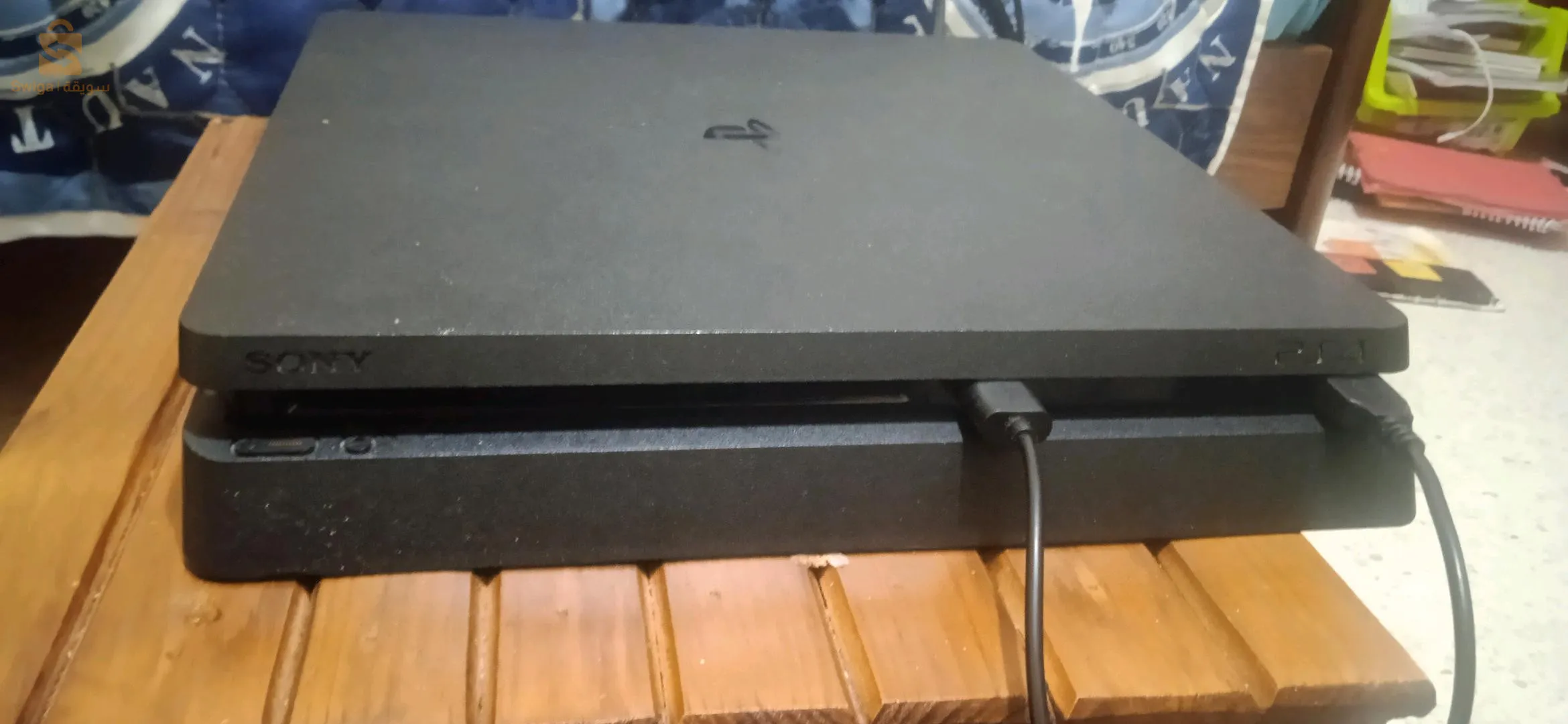 PS4 slim 500gb  version 11.5avec2 manette avec cd GTA 5 et watch dogs 2