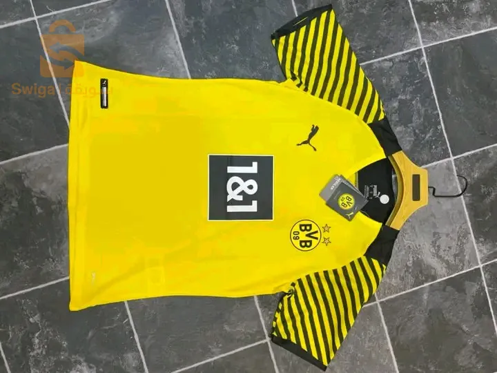 قمصان رياضية