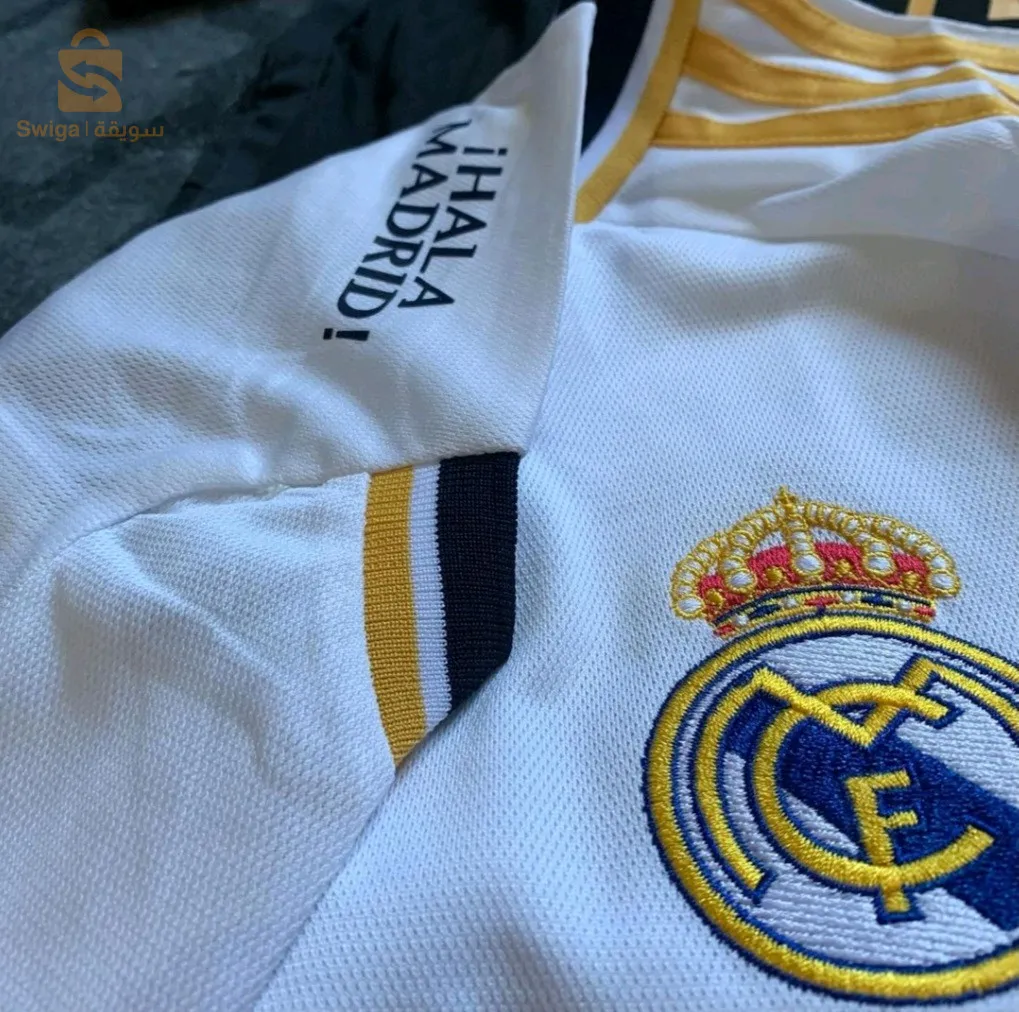 Maillots de real Madrid Qualité: [super GOOD - made in thailland]

Disponible: [ xs sml xl ]
milan
man utd