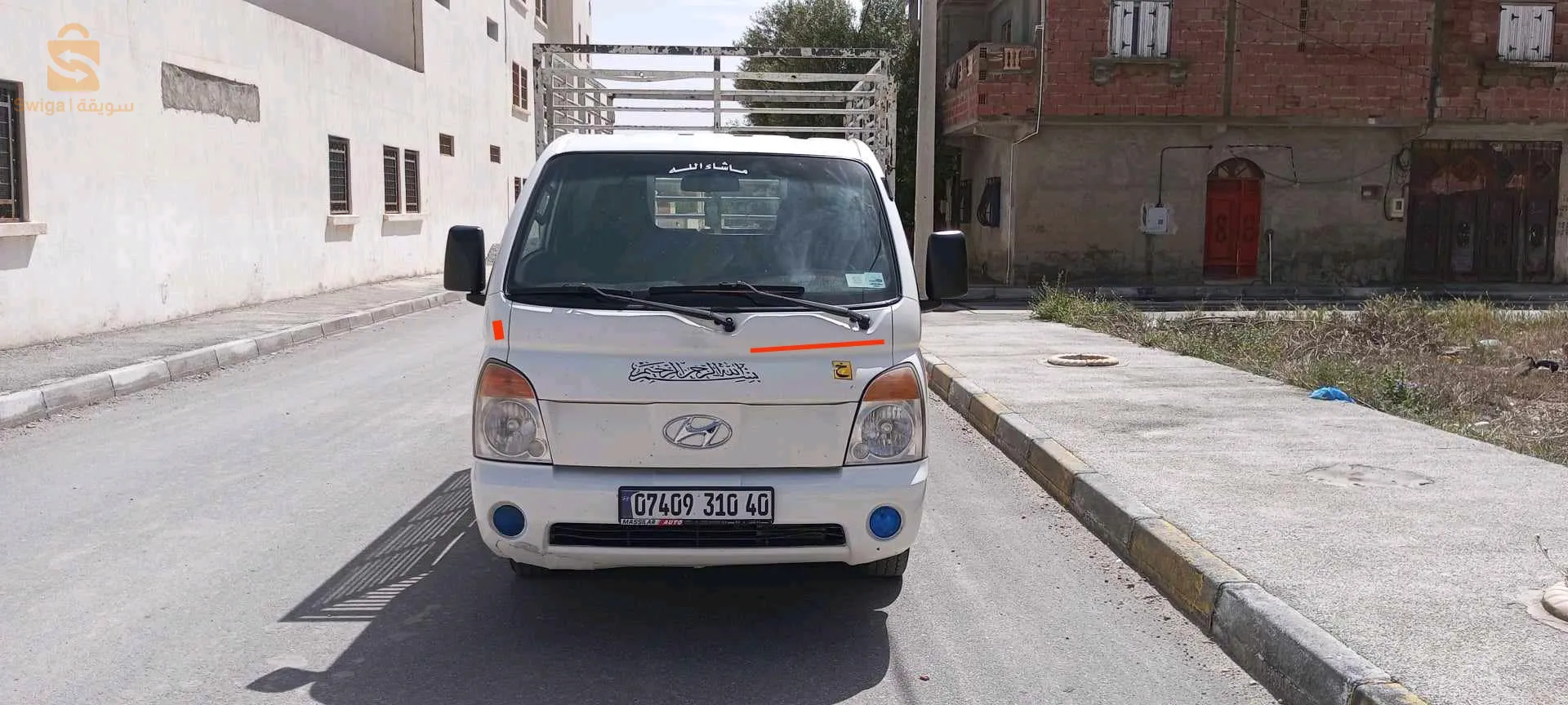 شاحنة هيونداي H100 ماشي 354 نظيفة لاطول صافية كواغطها مريڨلين ماتصرفش فرنك معاها باش وريدال الشاري يتصل 0663865127