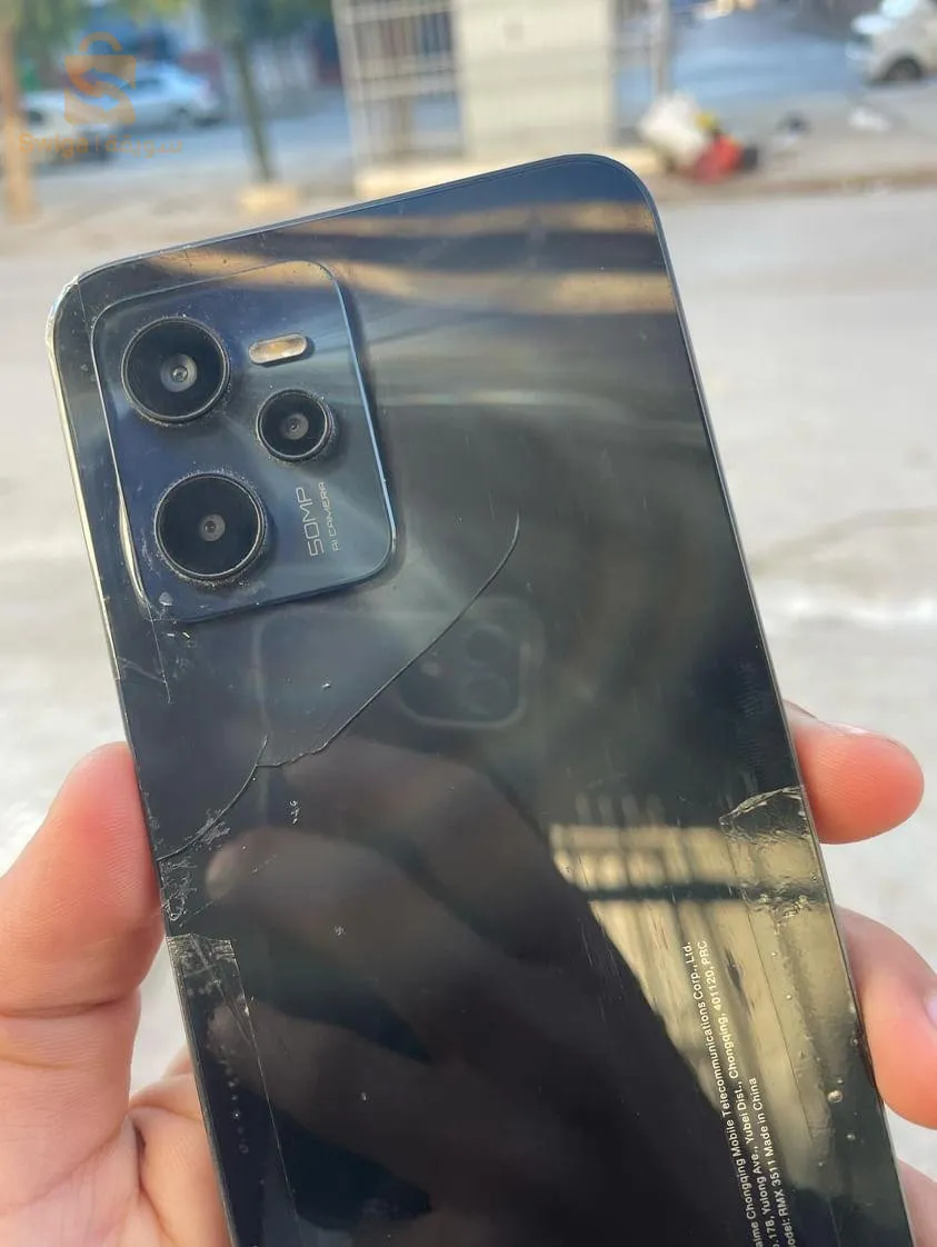 معاود آفيشور اوريجينال وفيه شقة صغيرة ملور