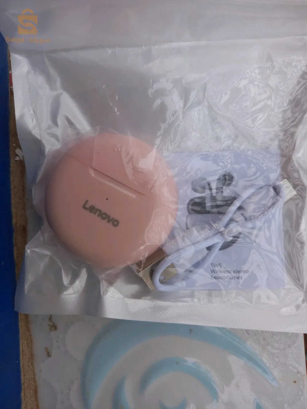 سماعات بلوتوث بألوان مختلفة