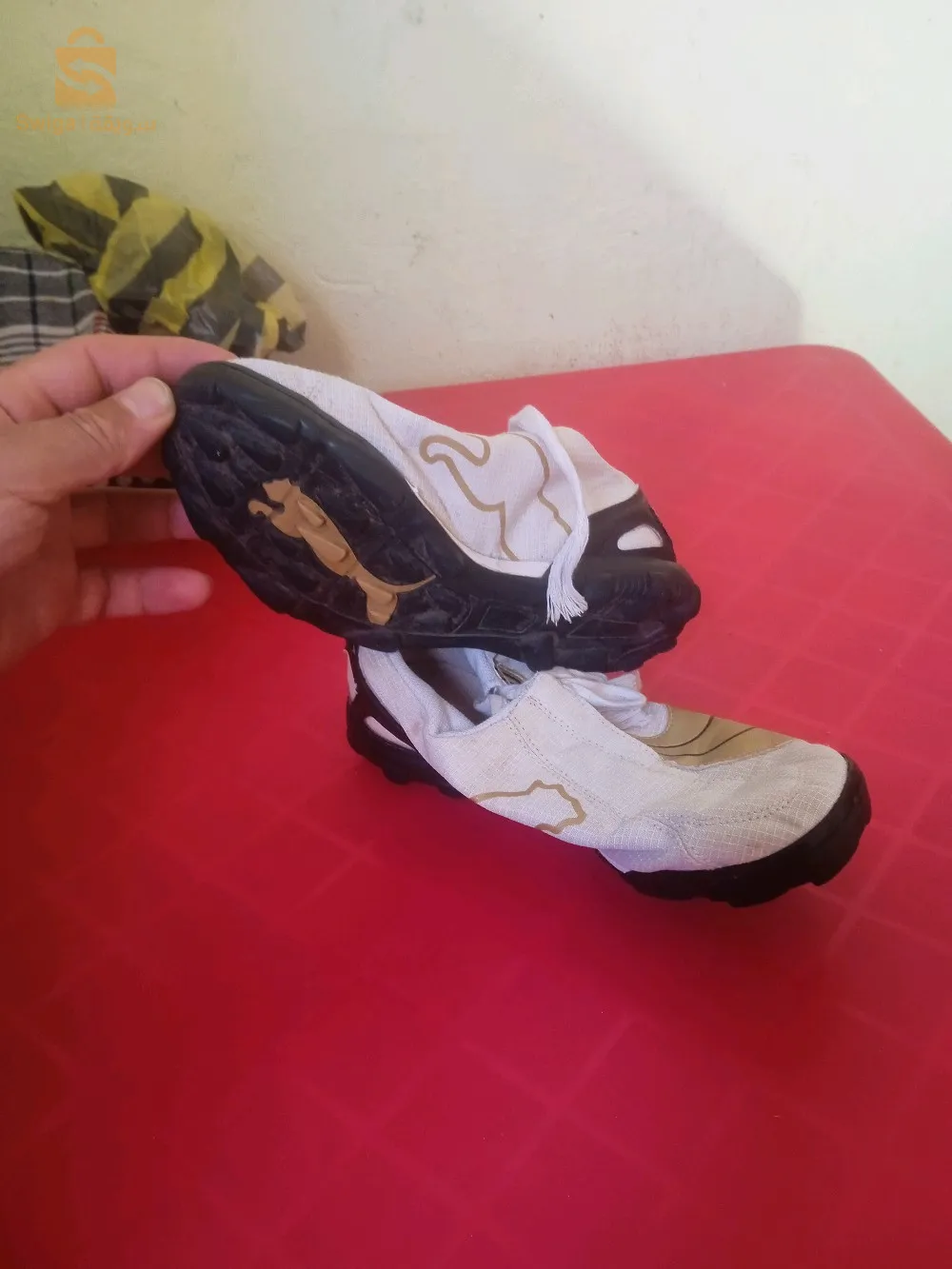 حذاء رياضي