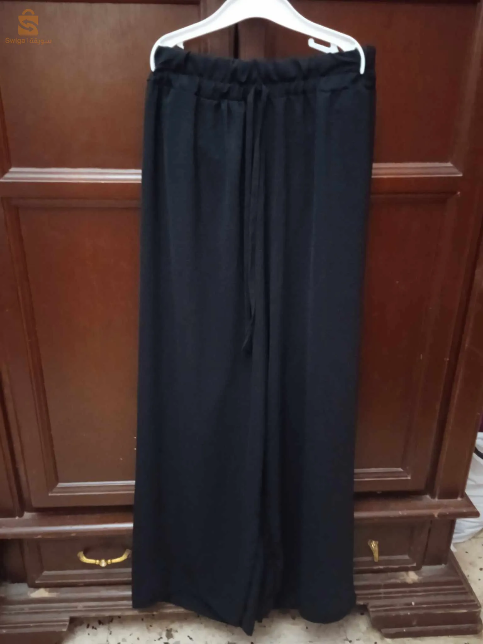 des beaux pantalons Large carré et des pantacourt plissée en plusieurs couleurs