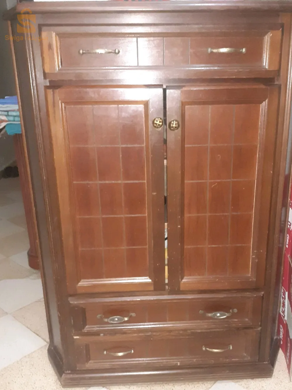 عندي بورت شوسور و زوج طابل دو نوي و كوافوز و سرير زوج بلايص و سومي كلهم من اتر