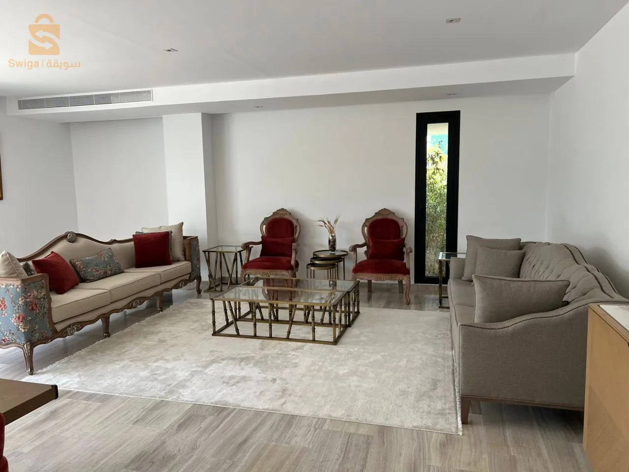 Meubles de maison utilisés depuis un an à l'état neuf