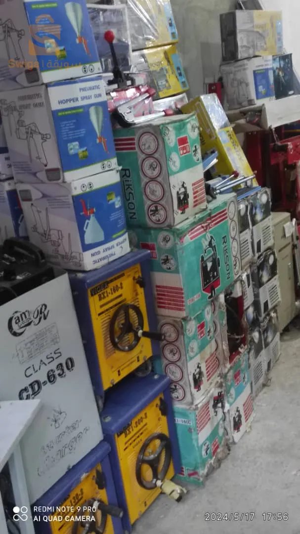 tres bonne affaire lot quincaillerie 150 000 pieceseulement 80 da la piece