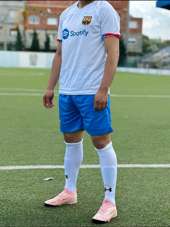 Pack joueur 
1_ ensemble REAL MADRID ou BARCELONA 
2_ Les bas 
3_ protège tibia
4_ soulier tous terrains ou crampons 
✅ إستفد من أفضل خدمة توصيل سريعة (2 - 4 أيام) لـ58 ولاية جزائرية مع ضمان حسن المعاملة وجودة الخدمة.
✅ الدفع سيكون مباشرة بعد إستلام السلعة ووصولها لمنزلك أو مقر العمل حسب العنوان الخاص بك
✅ المنتج مضمون بجودة عالية.
✅ أفضل سعر في السوق.
✅ إستبدال سهل ومجاني.
✅ نحن دائماً جاهزون لمساعدتك.