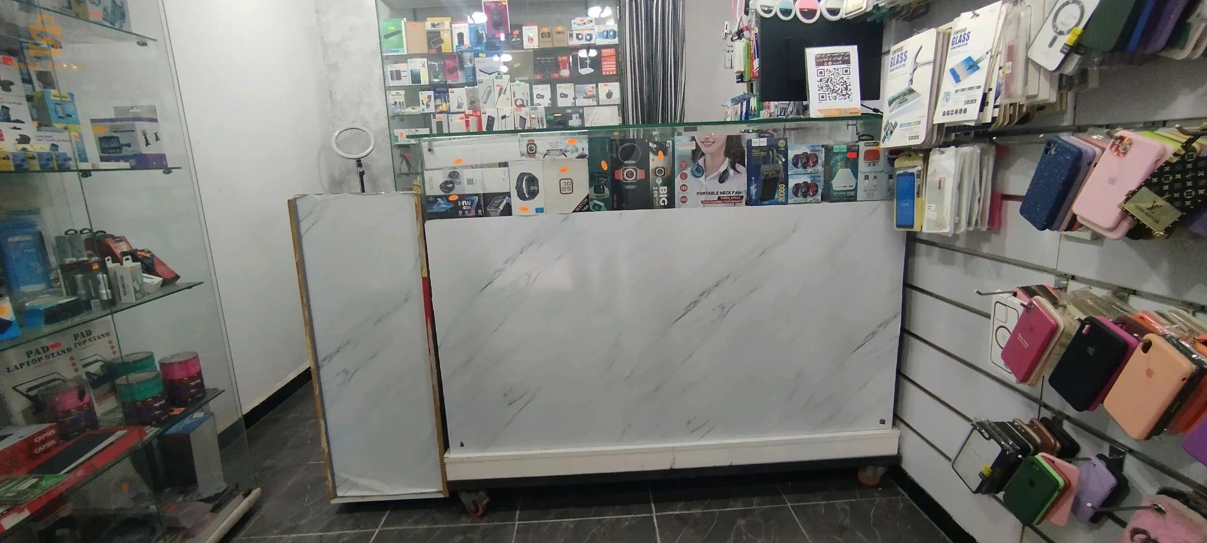 بيع تجهيزات المحل الهواتف