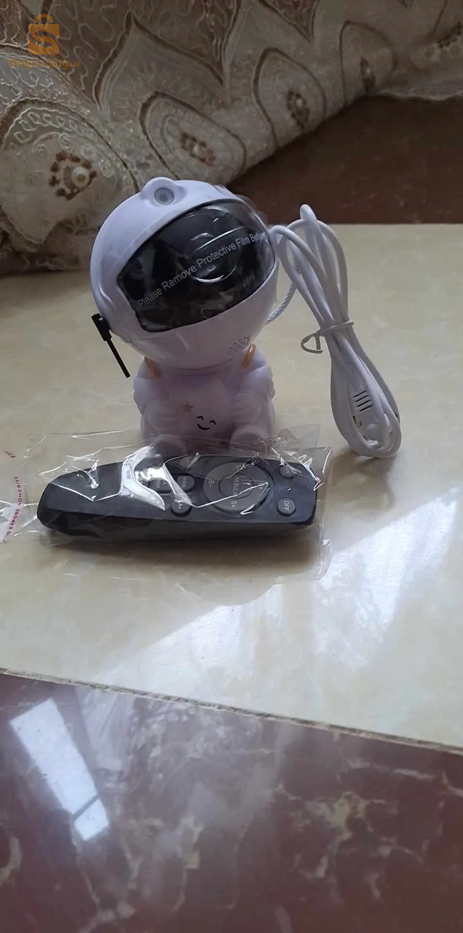 المصباح الفضائى السحري  يجعل غرفتك تعيش في الفضاء مع اوانه