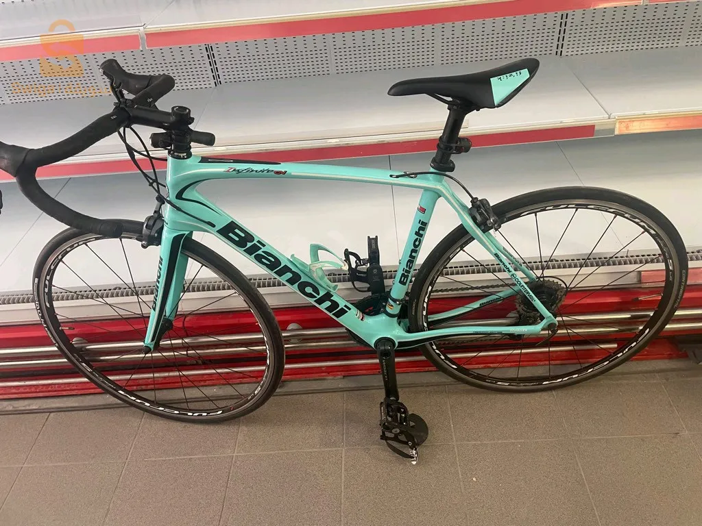 دراجة هوائية اصليا إيطالية صنع مصنوعة من الكربون جديدة 10/10