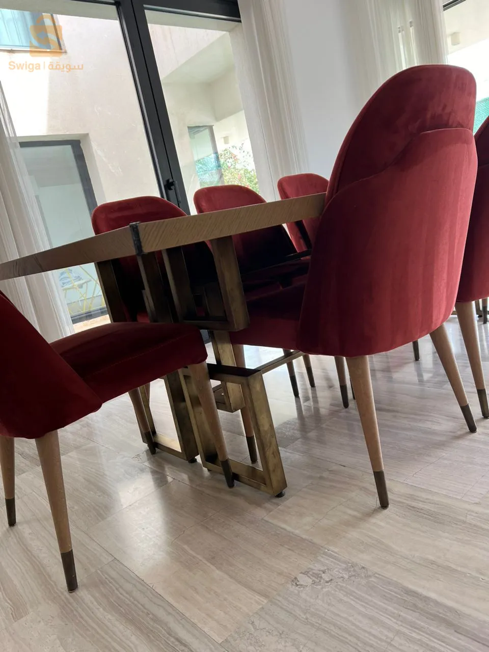 Meubles de maison utilisés depuis un an à l'état neuf