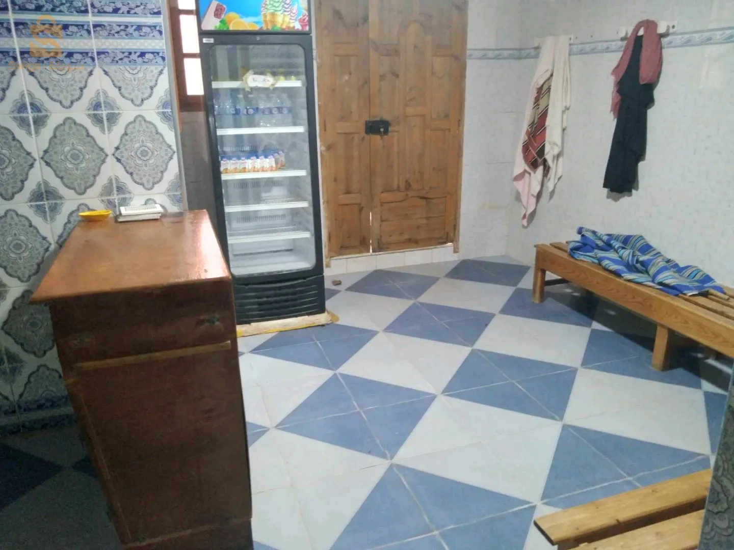 بيت مع حمام للبيع