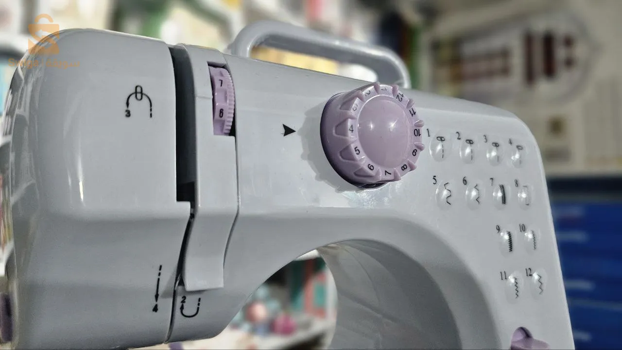 مكينة خياطة