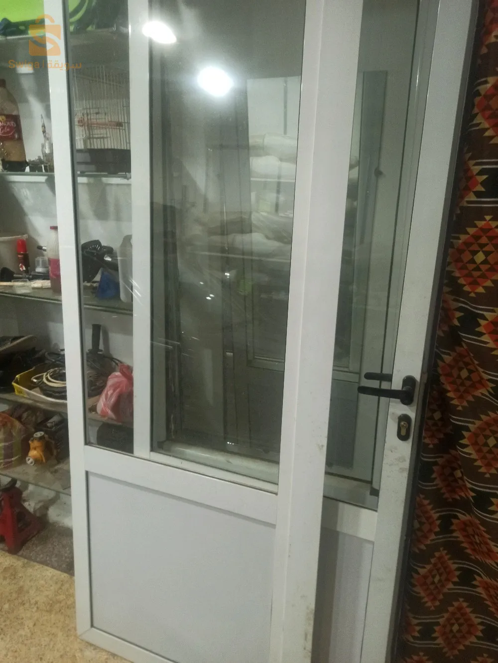 vitrine*comptoir. étagères . mannequin