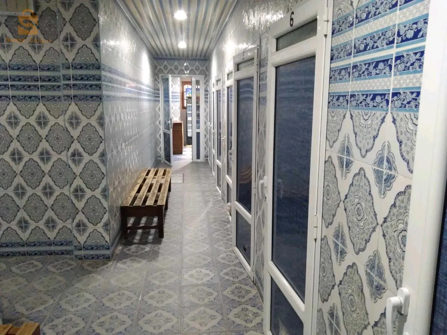 بيت مع حمام للبيع