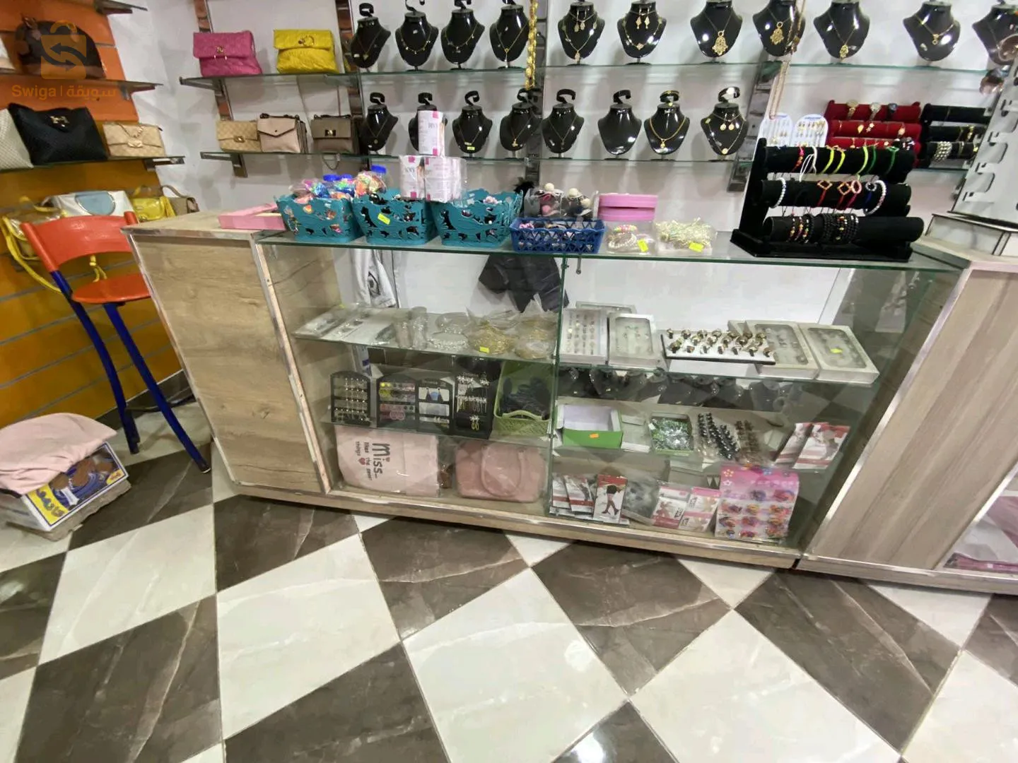 سلع لبيع قاع كيم درات محل حاسي بونيف 
0777392968