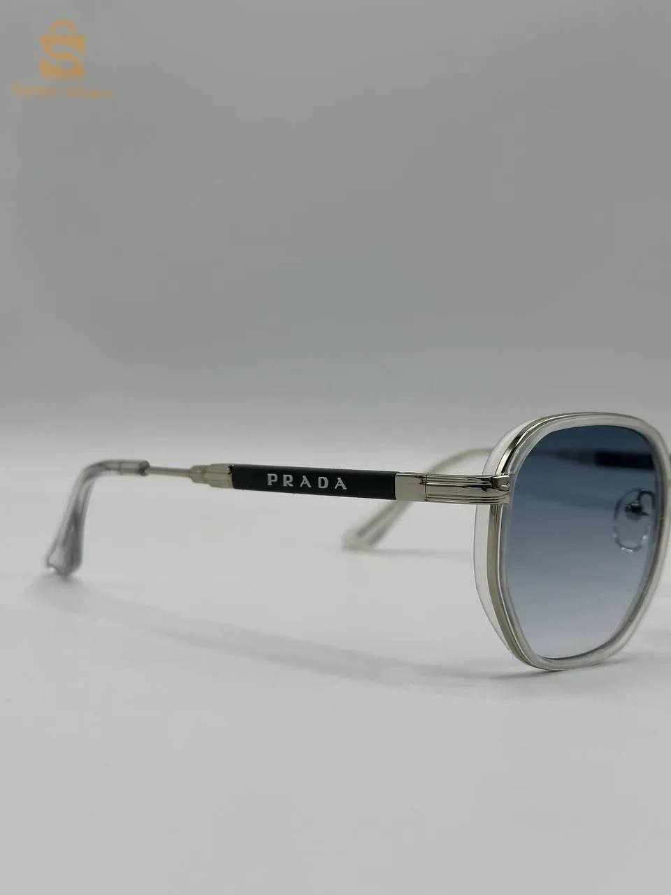 Lunette de soleil  + pochette gratuit