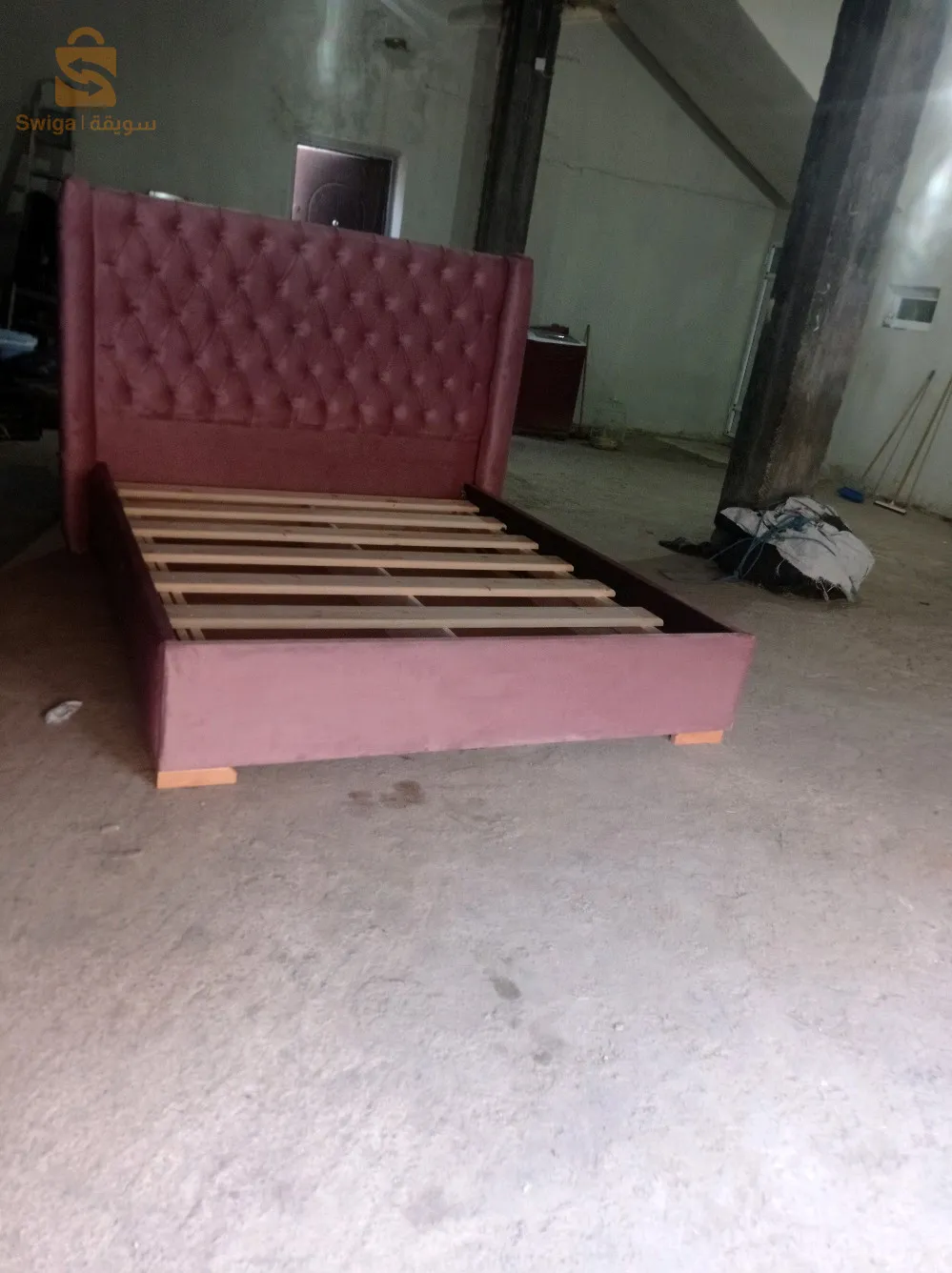 lit capitonné bois de rose