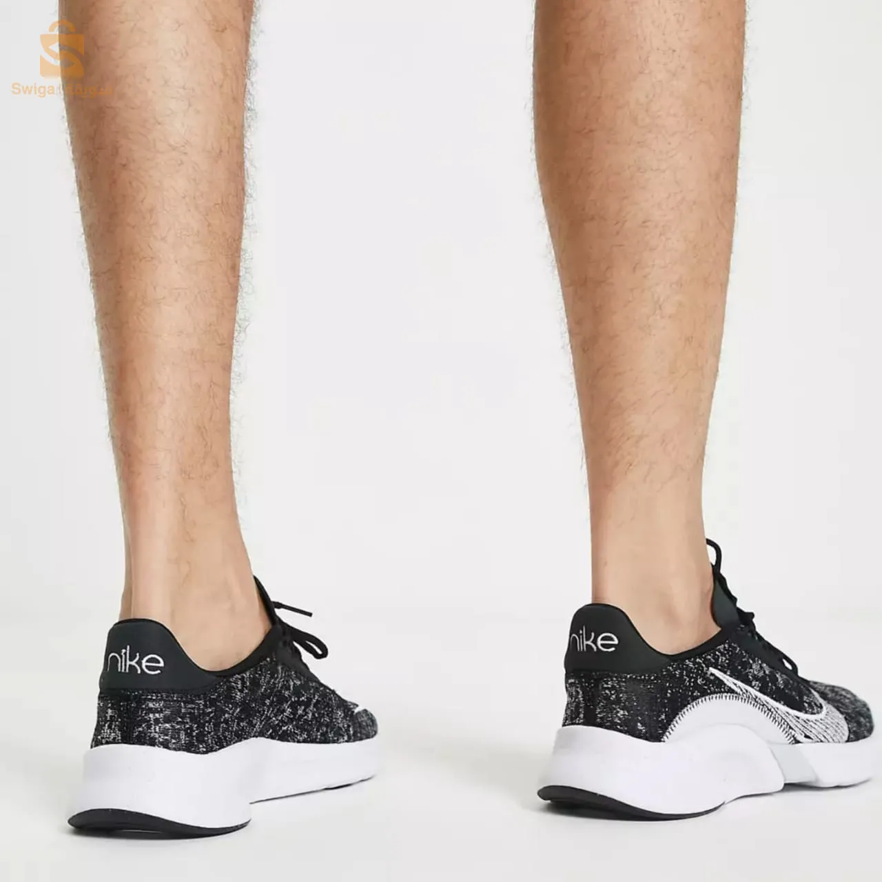 #Disponible_0558459644
New Articles. #kaba_Européen 
#Nike_Training_Super_Rup_G3_Basketes
Pointure : 42
Couleur : Noir y blanc 
#nike #nikerunning #nikeairmax #nikeshoes #nikeair  #nikefootball