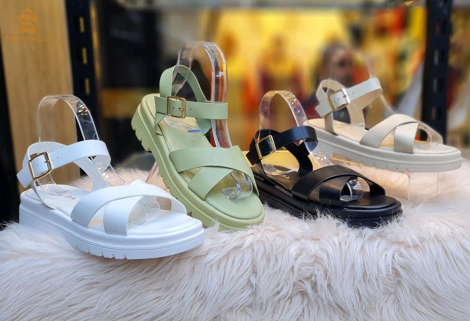 des sandales/ des mules