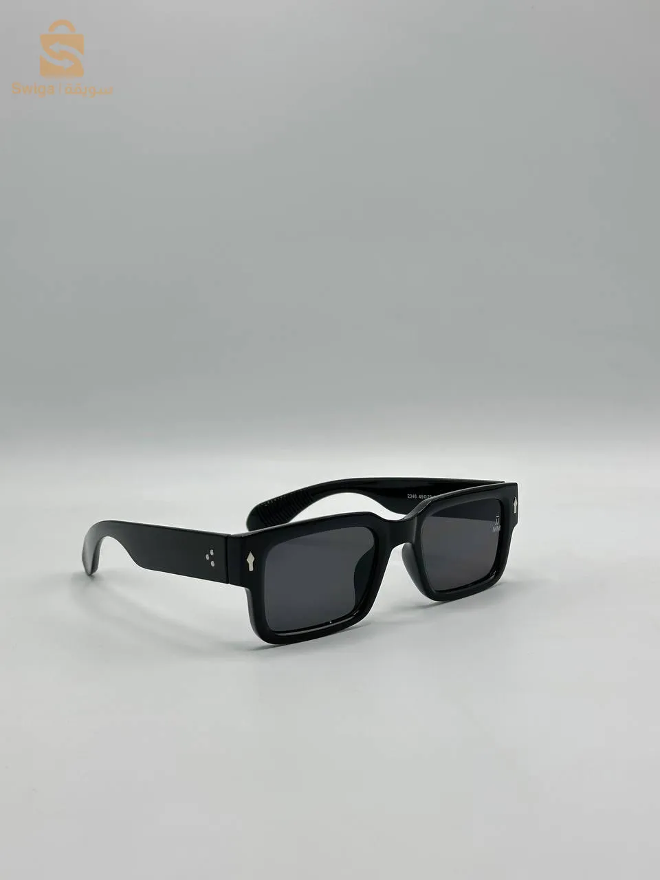 Lunette de soleil  + pochette gratuit