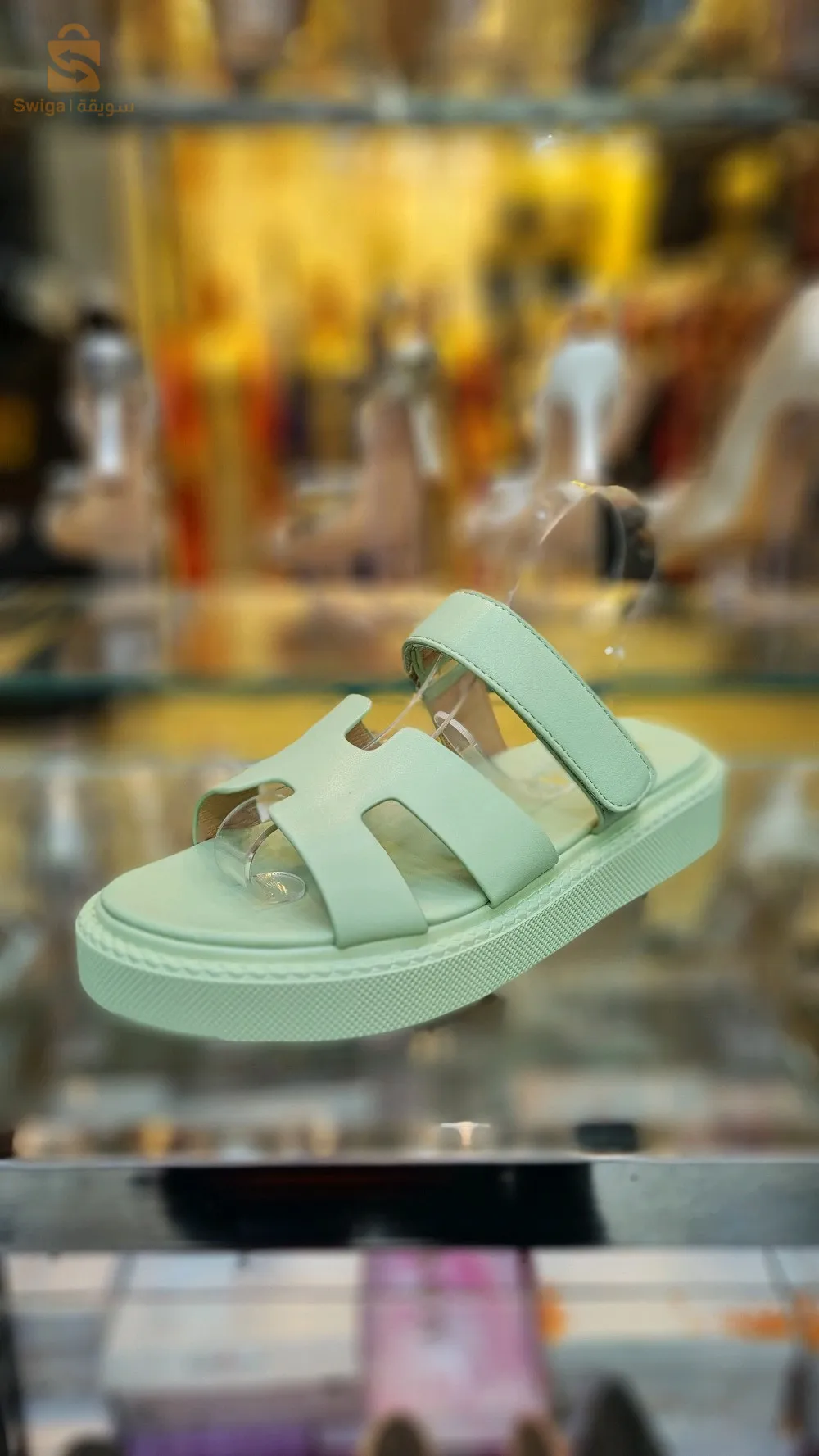 des sandales/ des mules