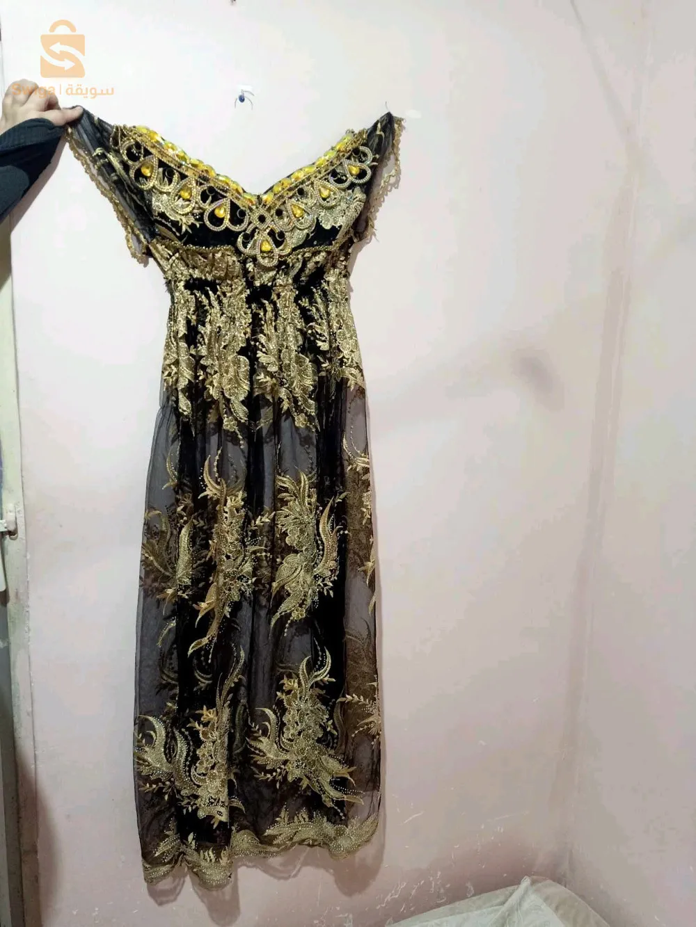 سلام عليكم لمن يهمه الامر ملبوسين زوج خطرات برك مزالهم جدد مليون و 800 ألف للوحدة  في زوج 3 ملاين و 400 ألف