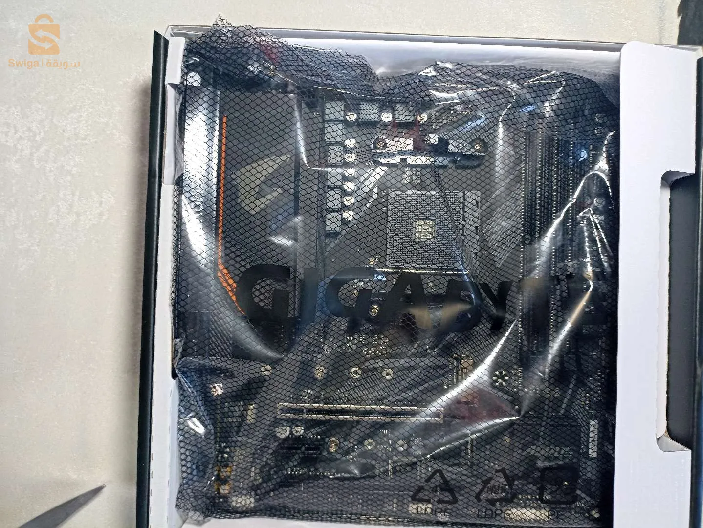 b550m aorus elite jamais utilisé