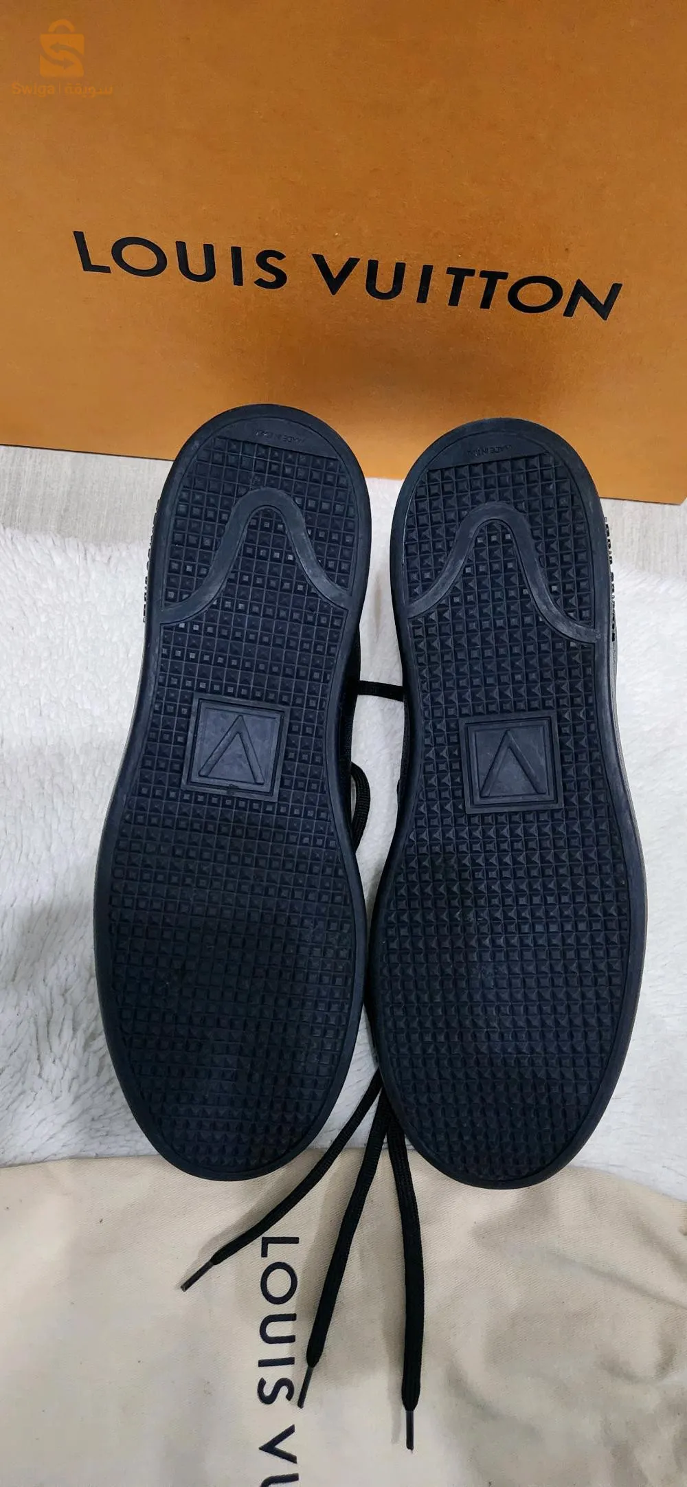 chaussure LOUIS VUITTON pointure 42 porté une fois