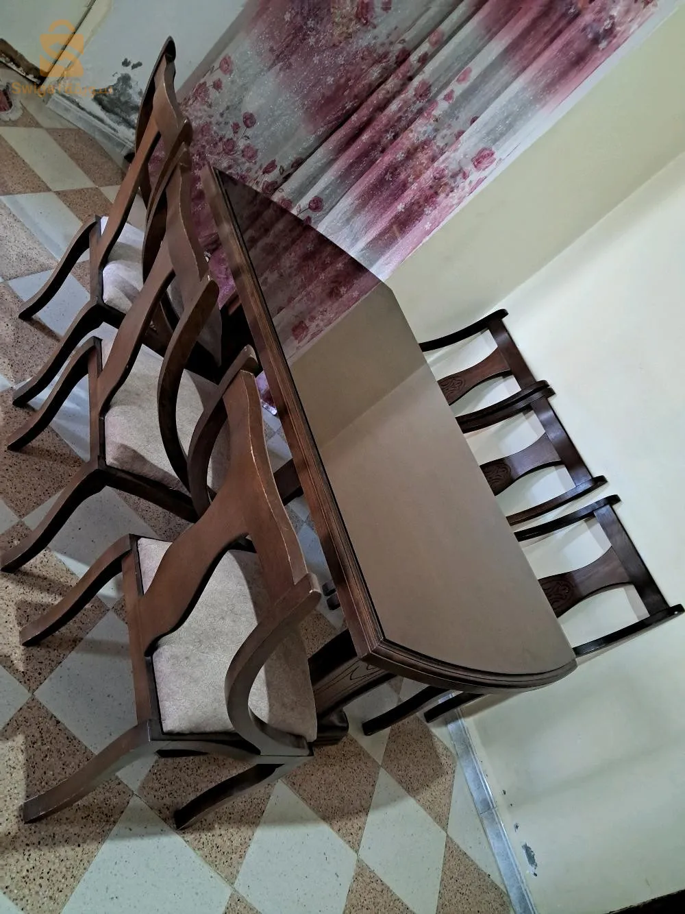 طاولة ب6 كراسي