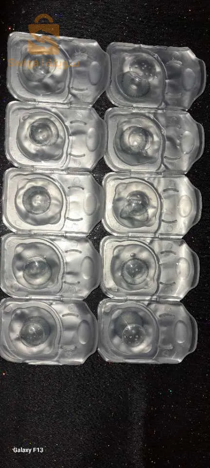 عدسات ملونة من ذهب
