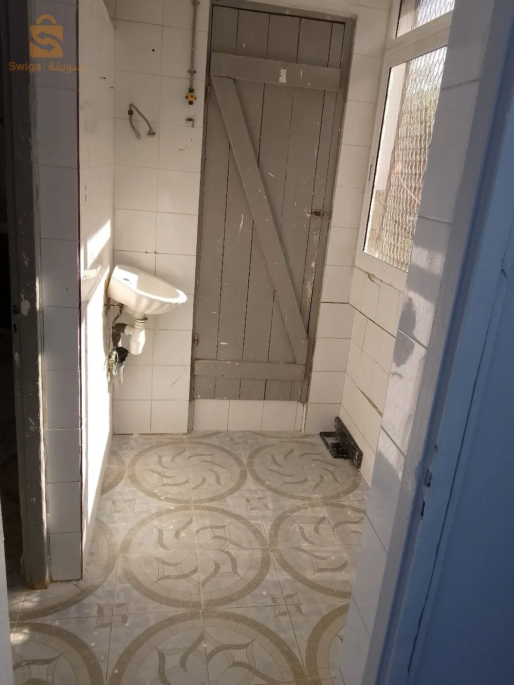 شقة 3  غرف
مساحة صغيرة   45 متر مربع. 
حي لزيريس الرغاية 
عقد و دفتر عقاري.