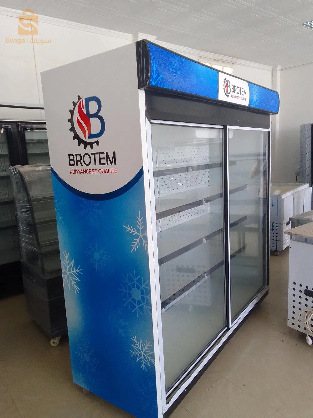 صنع عتاد وتجهيز المحلات والشركات