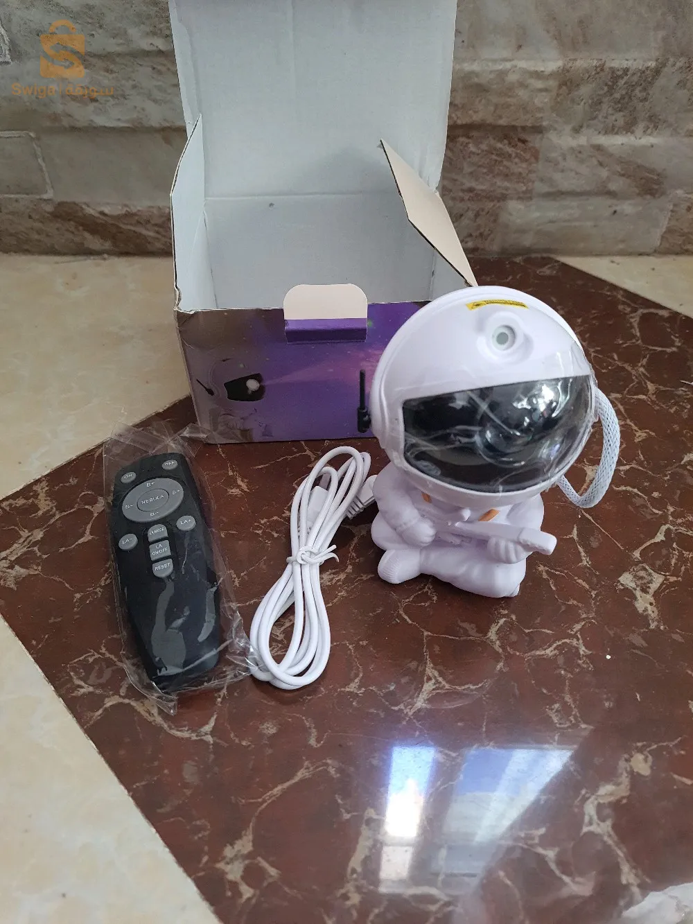 المصباح الفضائى السحري  يجعل غرفتك تعيش في الفضاء مع اوانه