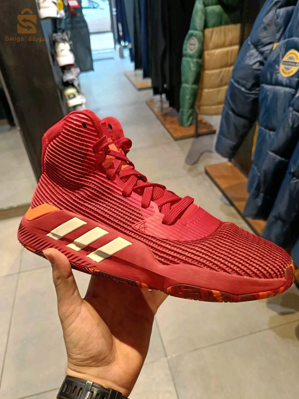 حذاء رياضي لكرة السلة