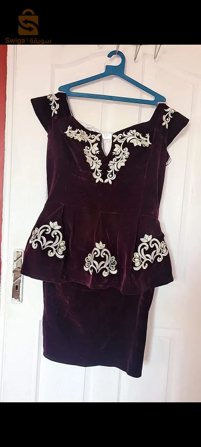 بيع لبسة تع عرس ملبوسين خطرة طاي 46 .48.50 اما السواري الحمرا تلبس طاي 40و اطلع خاطر فيها الخيط من لور بأه تزيد و تنقص تلبس حتة لل50 مكان زرالدة الجزائر العاصمة وطبعا لتدي عليا 2ولا 3 نقصلها