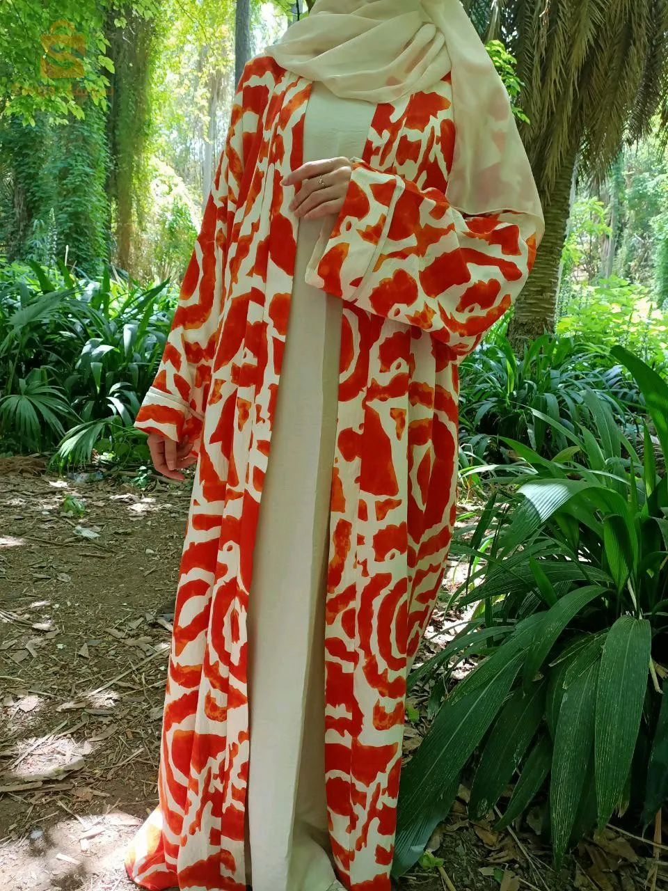 فستان و كيمونو