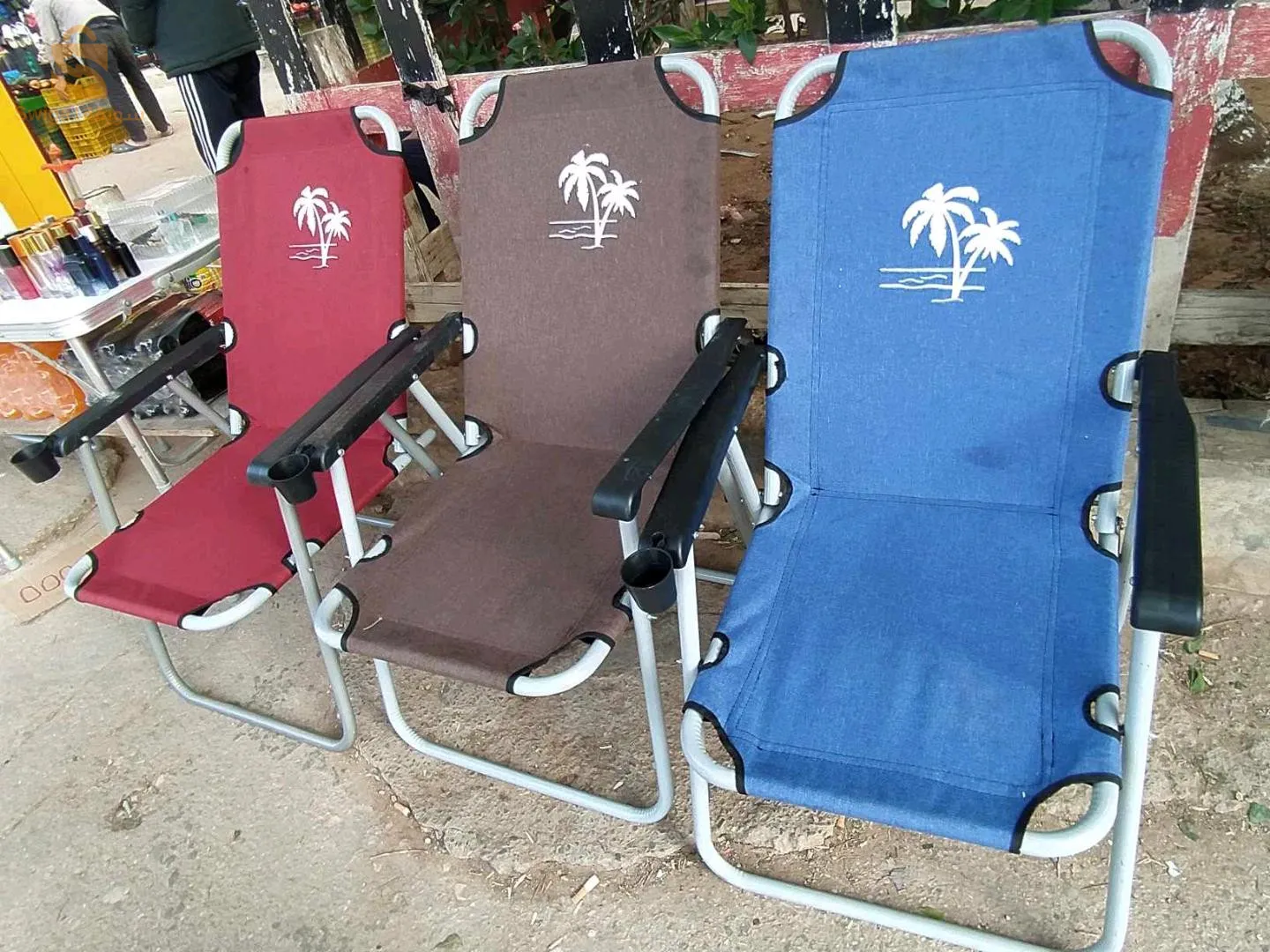 كرسي محمول قابل للطي 🏖️☀️💺برصول حجم متوسط نوعية جيدةكرسي البحر ، التخييم و الخرجات بحجم كبير مناسب للرحلات ، التخييم ، الشاطئ و الصيد ،…طويل للاسترخاء و نوعية جيدة 💯 .توصيل متوفر 58 ولاية و دفع عند الاستلام☎️0656056194