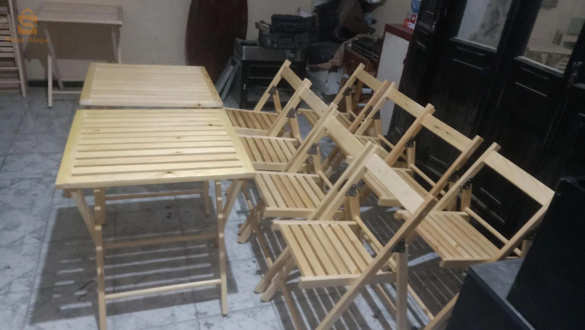 كراسي وطاولات قابل الطب
les chaises et les tables pliante