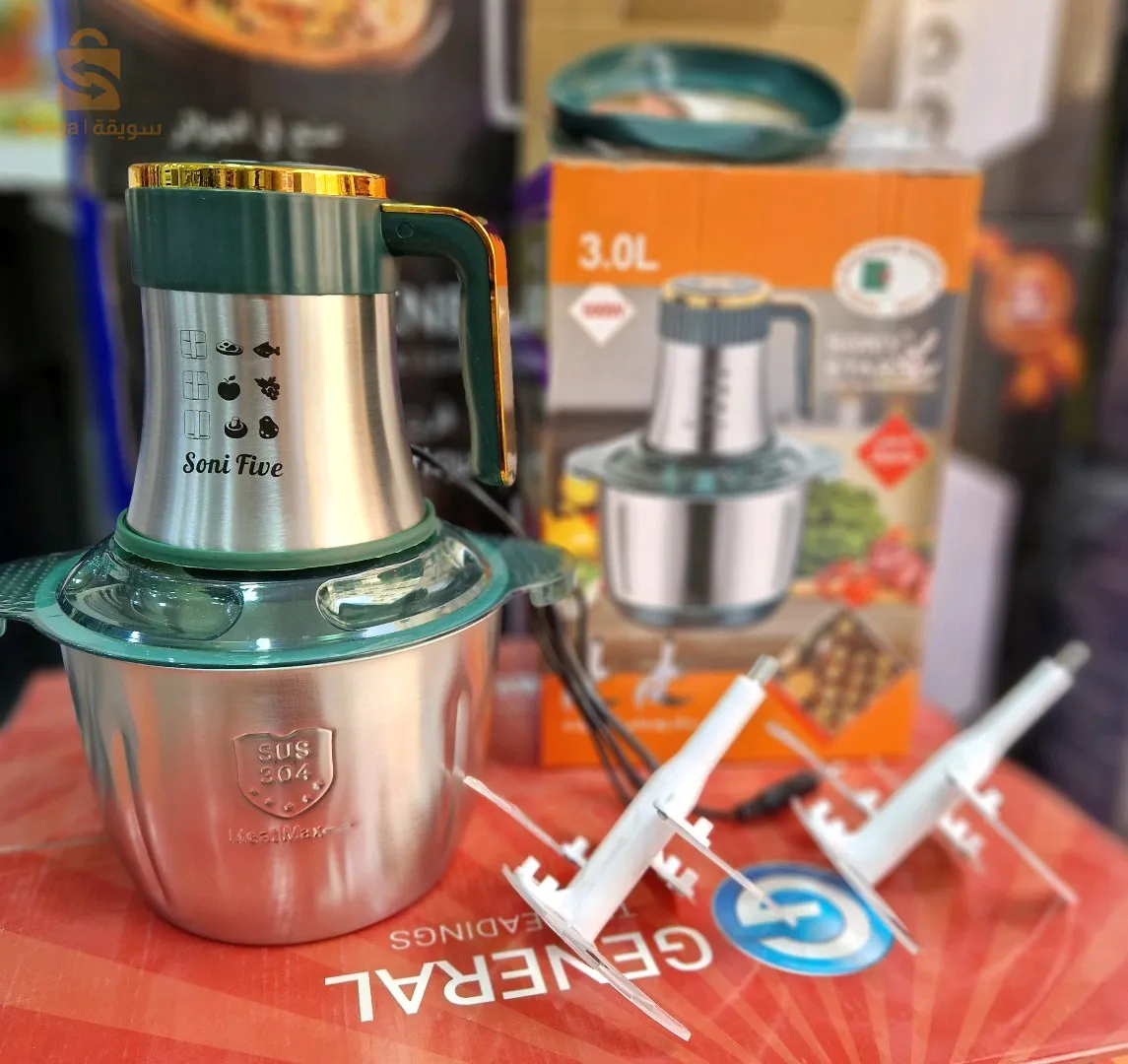 Hachoir sony star 3L 
مفرمة اللحم والخضار الكهربائية 3  لتر 
500w واط
double lahmes 
يتميز بأربع سرعات، يُسهّل التحكم فيها ببساطة عبر مفتاح التحكم بالسرعة

تقطيع سريع وتوفير الوقت

تحتوي المفرمة على قطعتين من الشفرات وكل شفرة على 4 شفرات من الستانلس ستيل بتصميم رباعي الأبعاد. شفرات رباعية تعمل بفعالية على تقطيع الطعام بسرعة من كل الزوايا. يوفر المحرك التقطيع وخلط وهرس وتقطيع مختلف الأطعمة بكفاءة.

وعاء المفرمة بسعة3   لتر مصنوع من من الإينوكس، وهو مصمم لمقاومة الخدوش والصدمات والتآكل ويحافظ على لمعانه. وعاء آمن ومناسب لاحتياجات العائلة، ويمكن استخدامه لصنع مختلف الأطعمة مثل البطاطس المهروسة والحليب المخفوق وحشوات الزلابية.
نعلم كم هو مهم الحفاظ على نظافة مساحة العمل! لذلك تم تصميم المفرمة بطريقة تسهل عليك عملية التنظيف، حيث يمكنك تفكيكها وتنظيف كل قطعة بسهولة.
تتميز شفرات المفرمة بقوة تحمل عالية، مما يجعلها قادرة على فرم وتقطيع مجموعة متنوعة من الخضروات الصلبة مثل البصل والثوم والفطر بكفاءة.
3400دج
0665955230فب👉viber watts