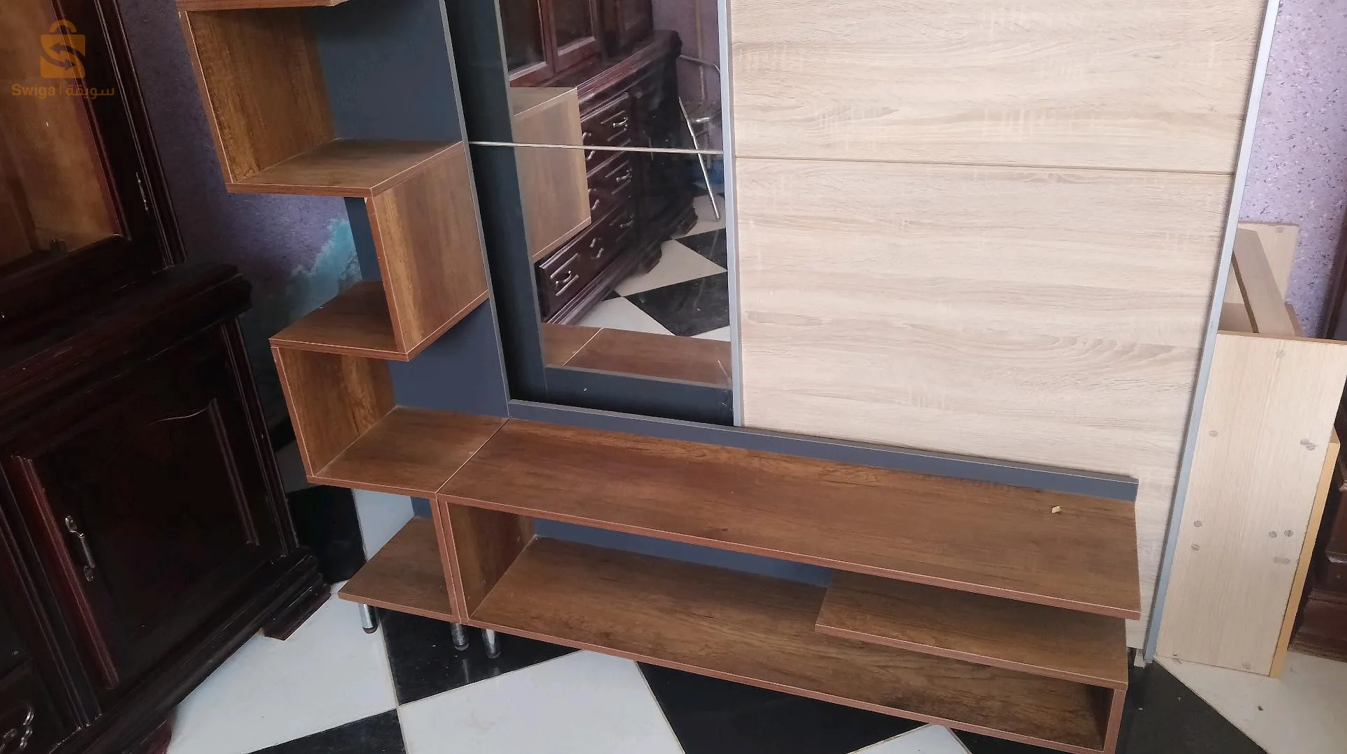 اثاث مستعمل في حالة متوسطة