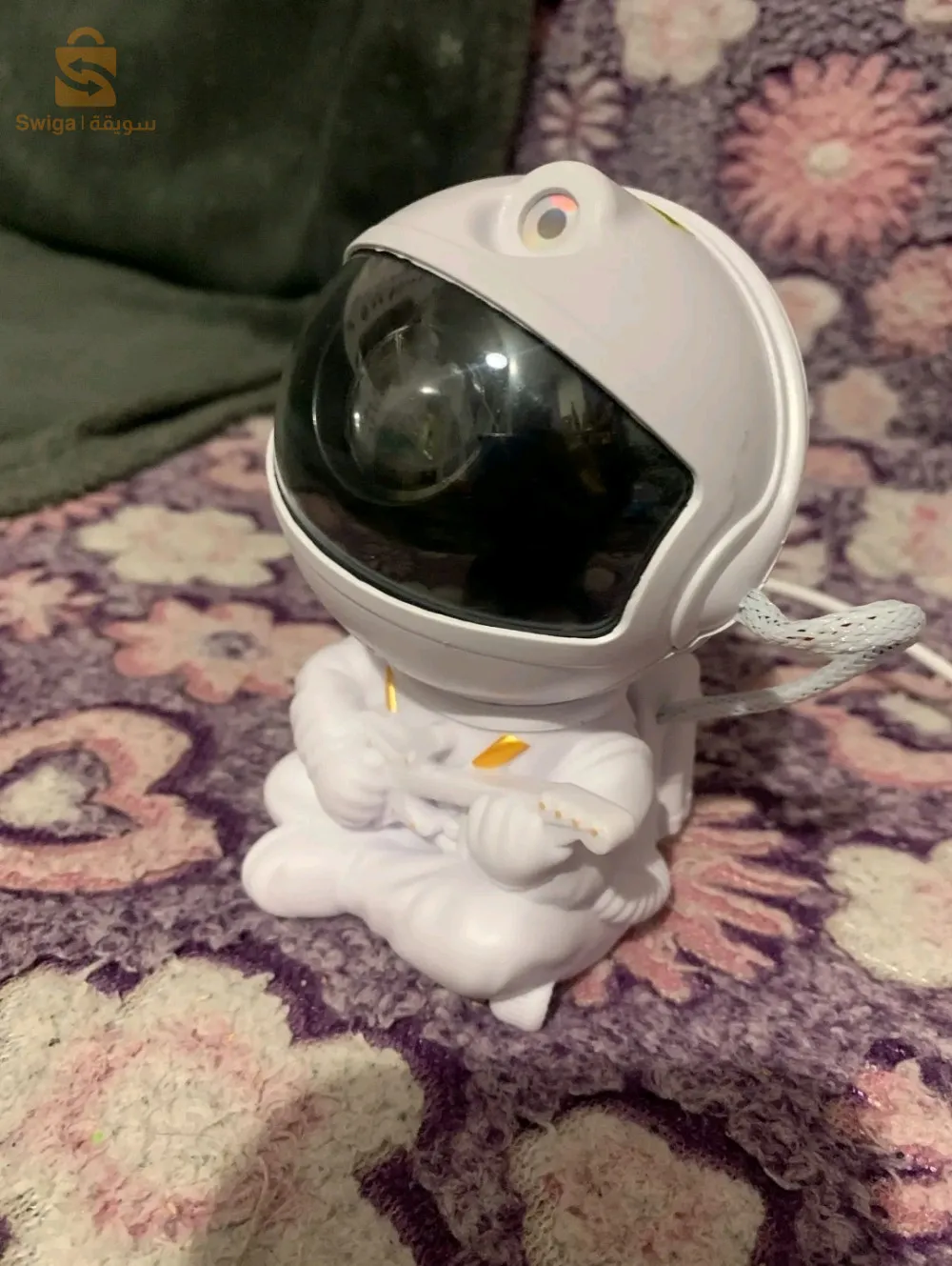 المصباح الفضائى السحري  يجعل غرفتك تعيش في الفضاء مع اوانه